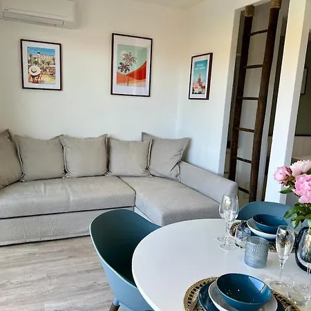 New With Swimming Pool Apartamento